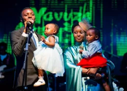 Papi Clever na Dorcas binjije byeruye abakunzi ba Gospel mu mwaka wa 2023-AMAFOTO 70 YA MOSES