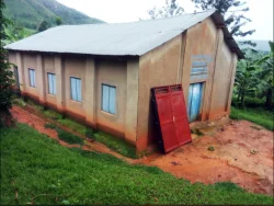 Ko basenga Imana imwe kuki batajya ahabegereye ahubwo bakambuka imigezi n'imisozi nyuma y'ifungwa ry'insengero?