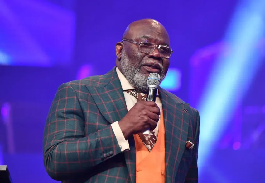 Facing the Unknown: TD Jakes Warns Graduates About the Rise of AI