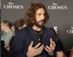 Uwakinnye ari Yesu muri filime “The Chosen” yavuze ko byamwigishije kurwana intambara zo mu mwuka 